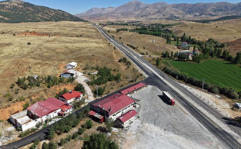 Büyükşehir, Göksun’da Bir Mahallenin Daha Ulaşımını İyileştiriyor