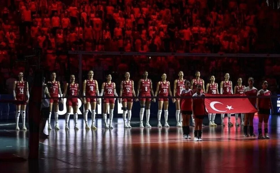 Zirve maçı yarın: Filenin Sultanları Sırbistan'a Karşı