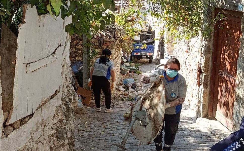 Çöp evden 5 ton atık çıktı