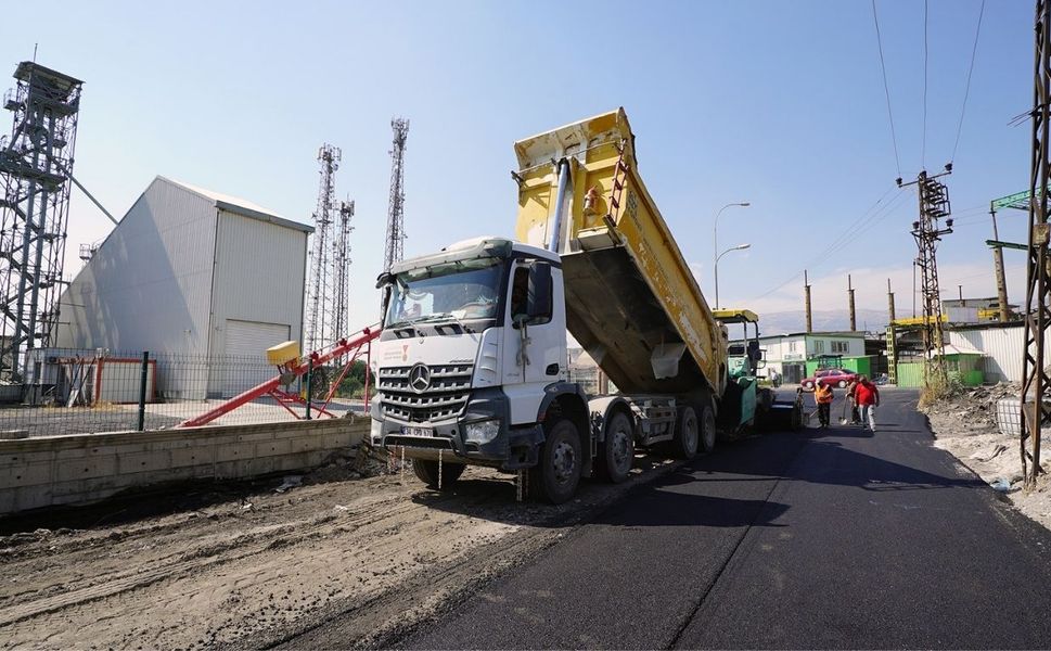 Büyükşehir Genç Osman Mahallesi’nde 30 Bin 2’nci Sokağı Sıcak Asfaltla Yeniliyor