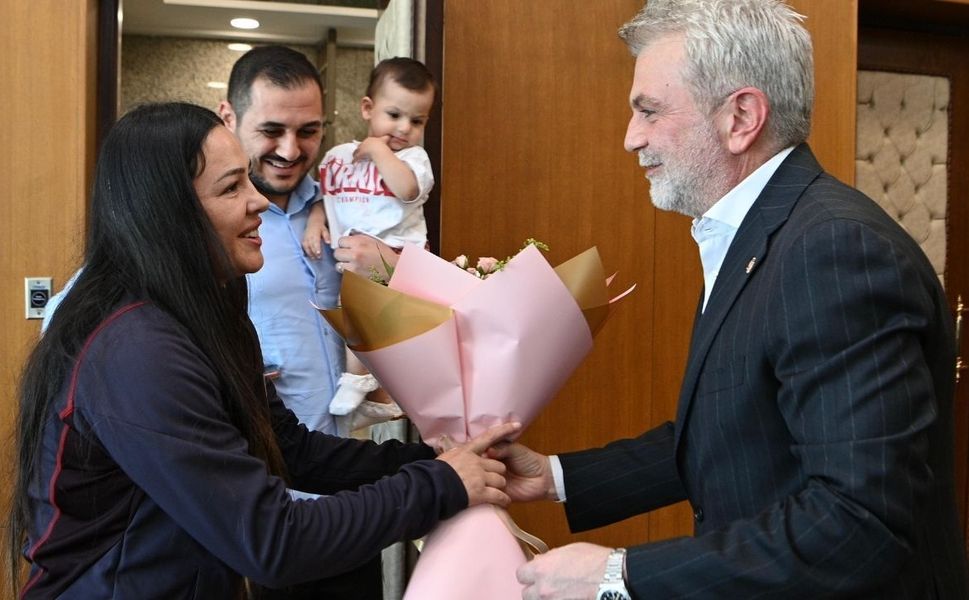 Başkan Görgel, Kahramanmaraşlı Milli Şampiyon Atıcı Safiye Temizdemir’i Ağırladı