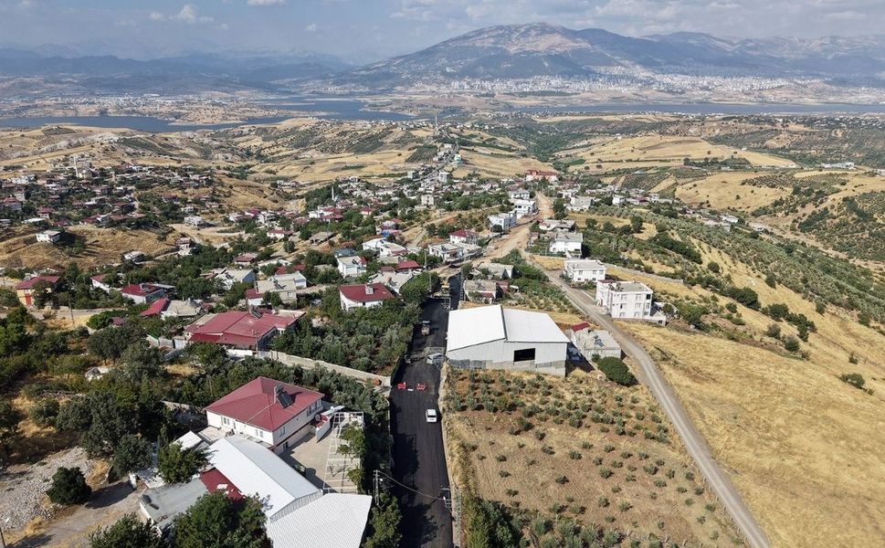 Büyükşehir, Onikişubat Kırsalında Yol Yatırımlarını Artırarak Sürdürüyor