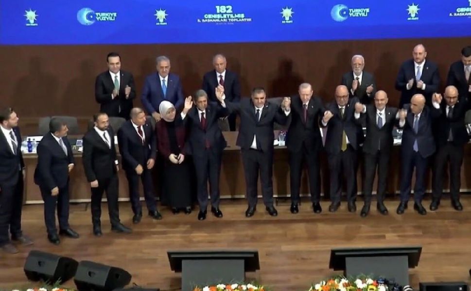 Başkan Erdoğan, Akpınar ve Karaca’ya rozetlerini taktı