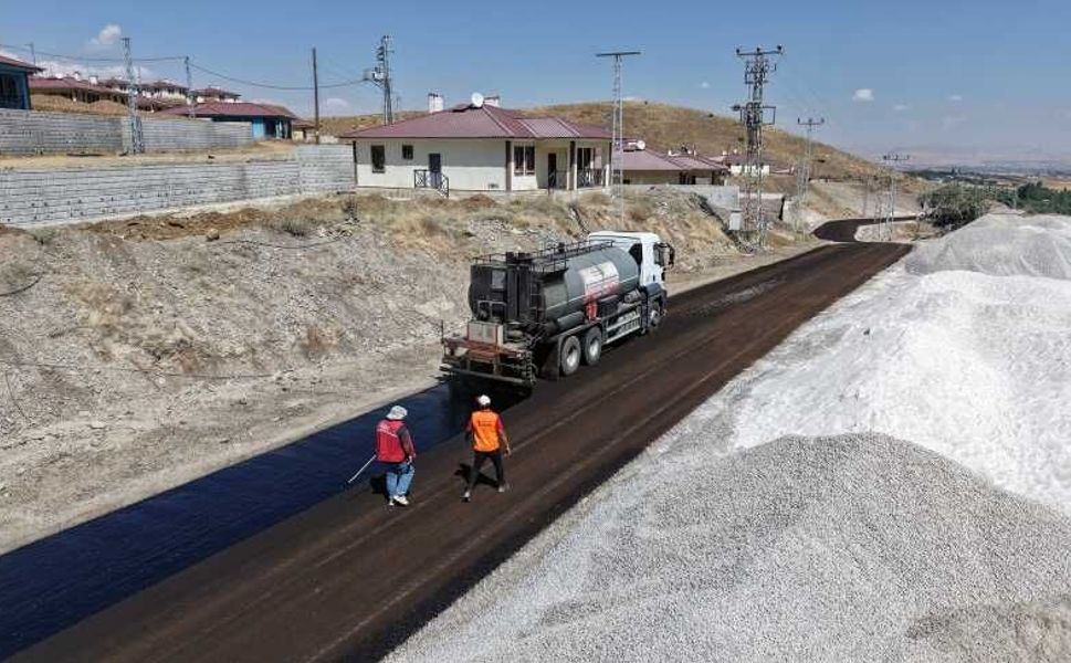 Göksun’da 7 Mahallenin Kullandığı Yola 10 Milyonluk Yatırım