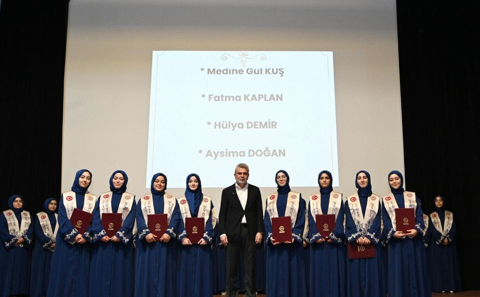 Kahramanmaraş’ta 70 Hafız Mezuniyet Sevinci Yaşadı