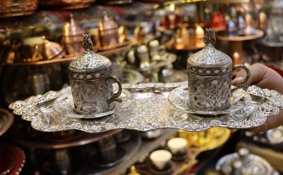 Damat Kahvesinin Sunumuna Bakır Dokunuş