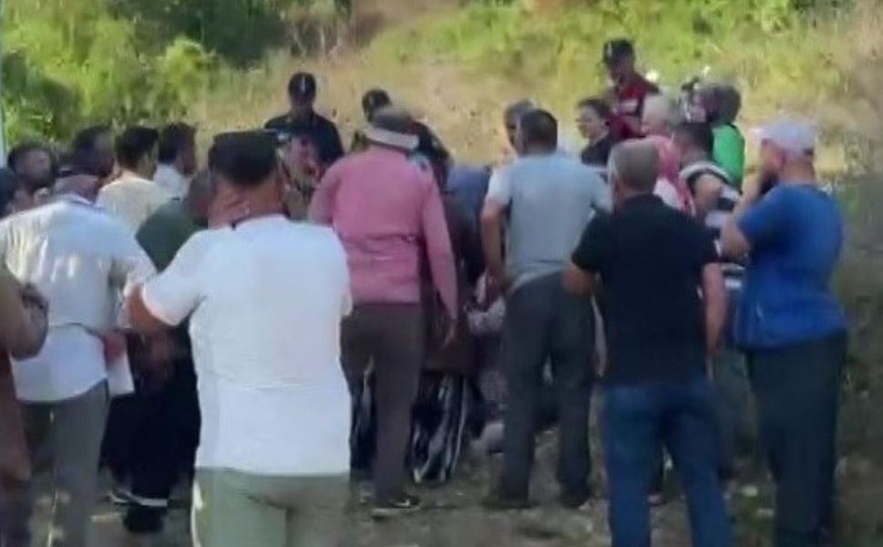 Devrilen traktörün altında kalan sürücü hayatını kaybetti