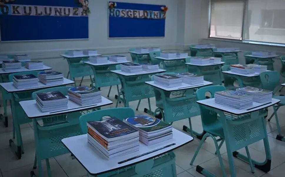 MEB'in ücretsiz ders kitapları okullardaki yerini aldı