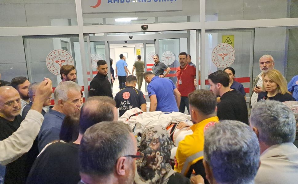 Trafik Kazası Geçiren Milletvekili Karakoç, Kahramanmaraş Devlet Hastanesi'ne Sevk Edildi