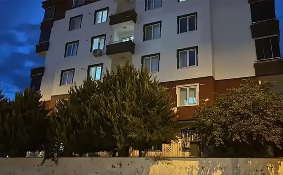 Aynı Aileden 3 Kişi Pencereden Düştü