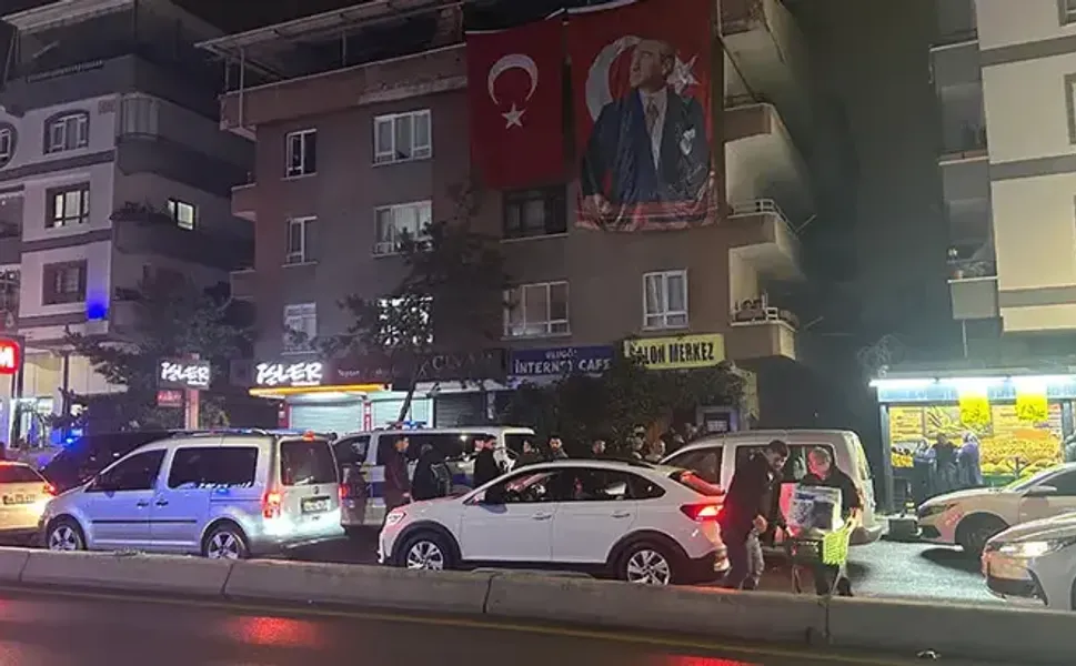 Hamile kızını ve birlikte yaşadığı erkek arkadaşını öldürdü