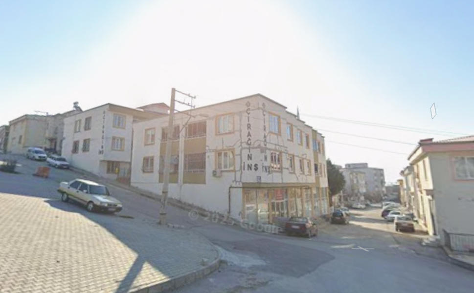 Kahramanmaraş’ta Üç Katlı Bina Satışa Çıktı