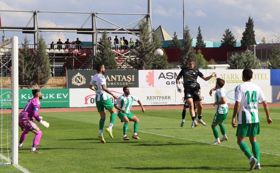 İstiklalspor, Serikspor karşısında ilk yarıyı 1-0 önde kapattı