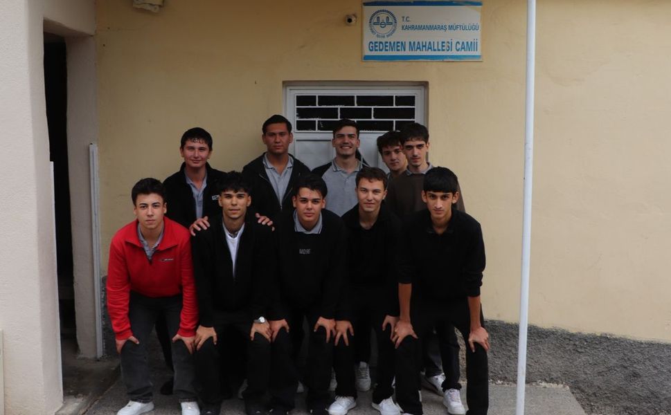 Gedemen Camisi'nde Cuma Geleneği Sürüyor