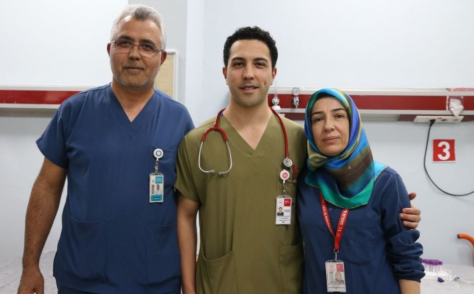 Kahramanmaraş’ta Büyüdüğü Hastanede Ailesiyle Görev Yapıyor