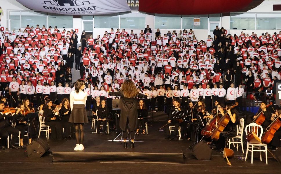 Cumhuriyet için 1300 Ses Aynı Sahneye Çıktı