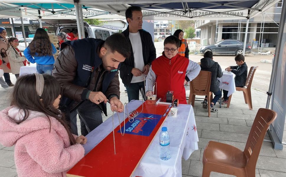 Elbistan’da Bilim Otobüsü Gençlerle Buluştu