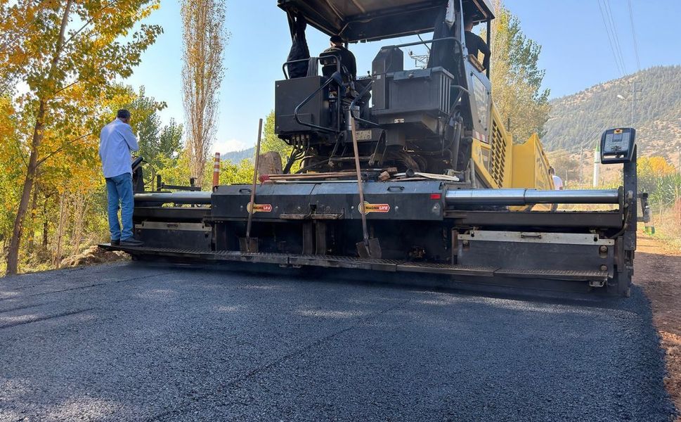 Kahramanmaraş'ta Çağlayan’ı Kayseri Yolu’na Bağlayan 2 Kilometrelik Yol Asfaltlanıyor