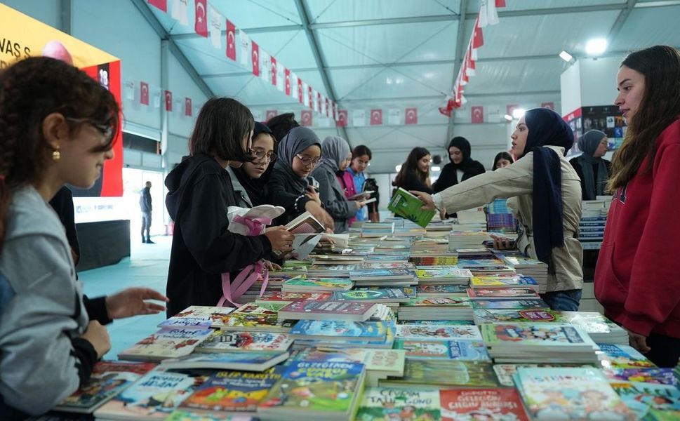 Kahramanmaraş Kitap Fuarı’na Öğrencilerden Yoğun İlgi