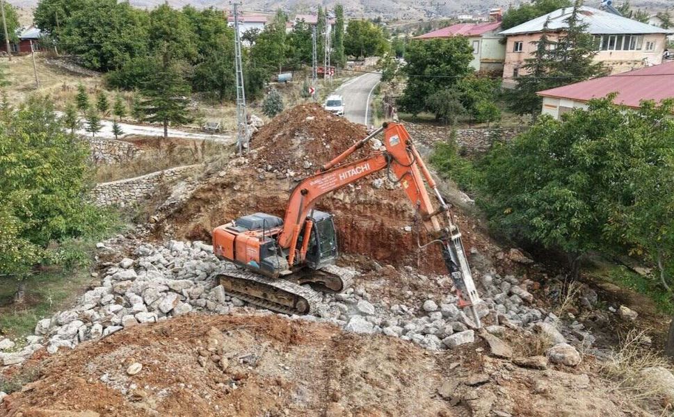 Göksun’da Depremde Hasar Gören Köprü Yenileniyor