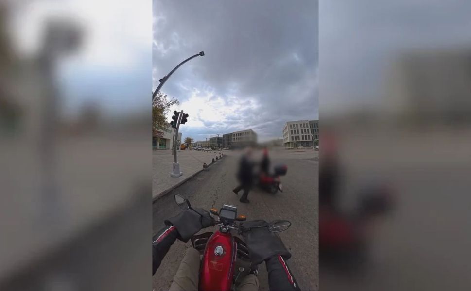 Kahramanmaraş’ta Kırmızı Işıkta Motosiklet Sürücüsüne Saldırı