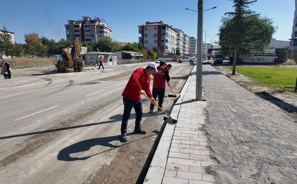 Elbistan’ın İşlek Caddesinde Kapsamlı Temizlik