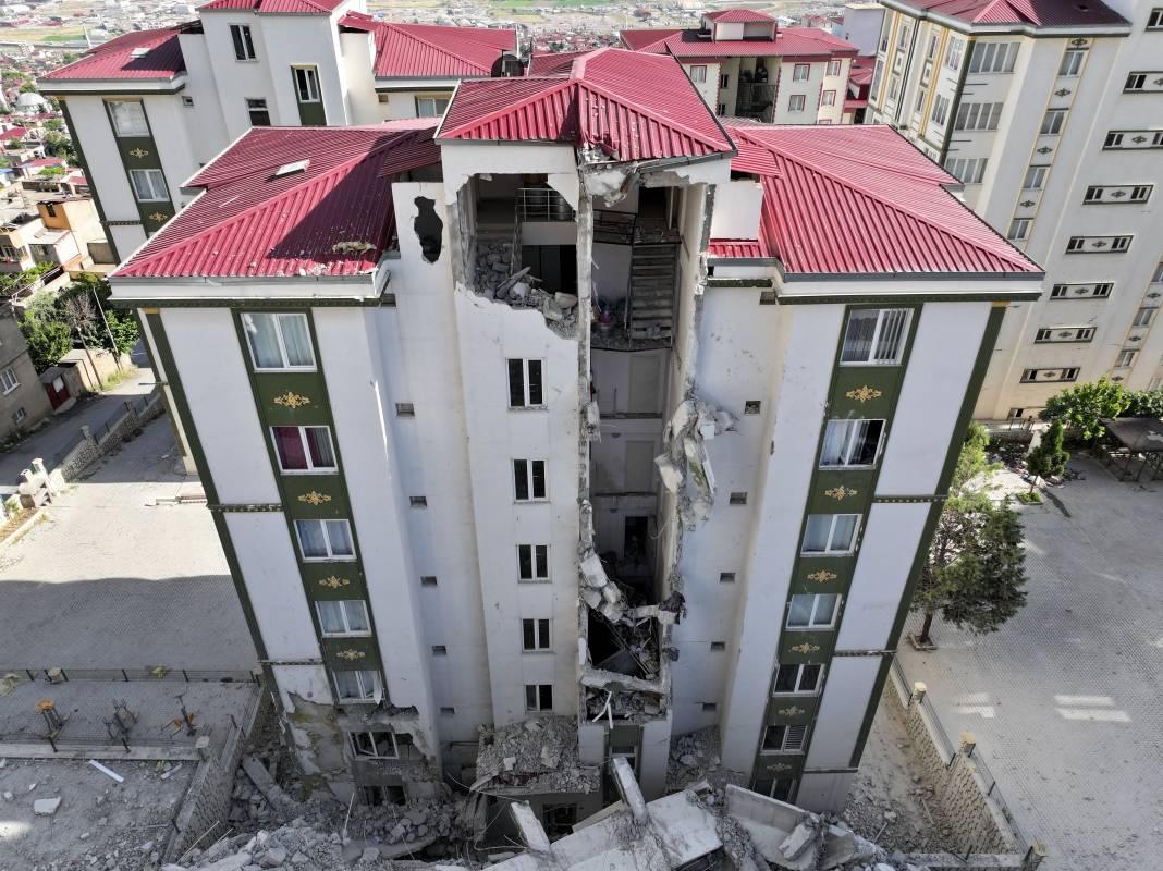 Kahramanmaraş_ta bina yıkım ve enkaz kaldırma çalışmaları sürüyor_yenicag _9_
