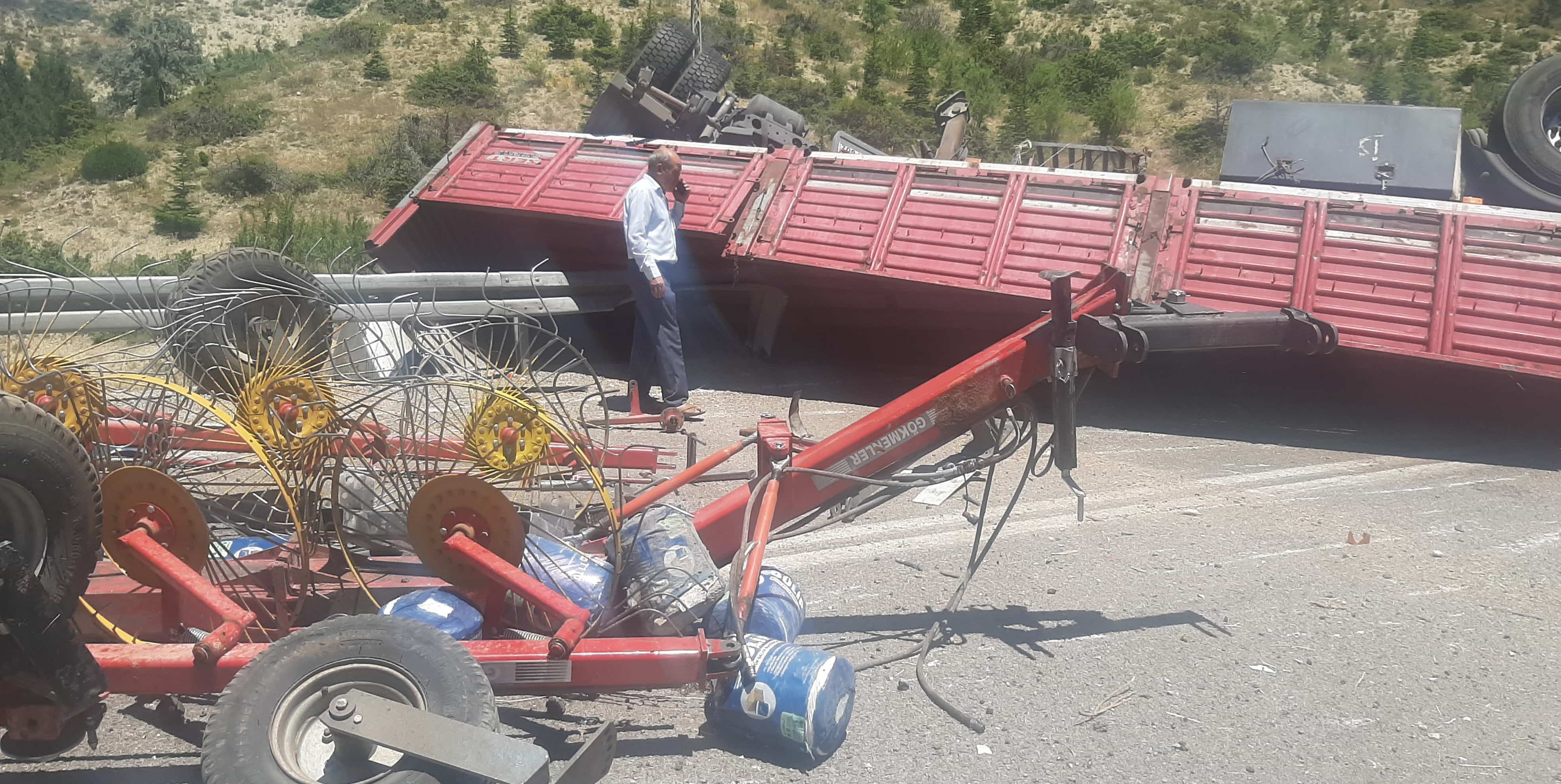 kahramanmarasta-tir-devrildi-yol-2-saat-kapandi_3243_dhaphoto4-min