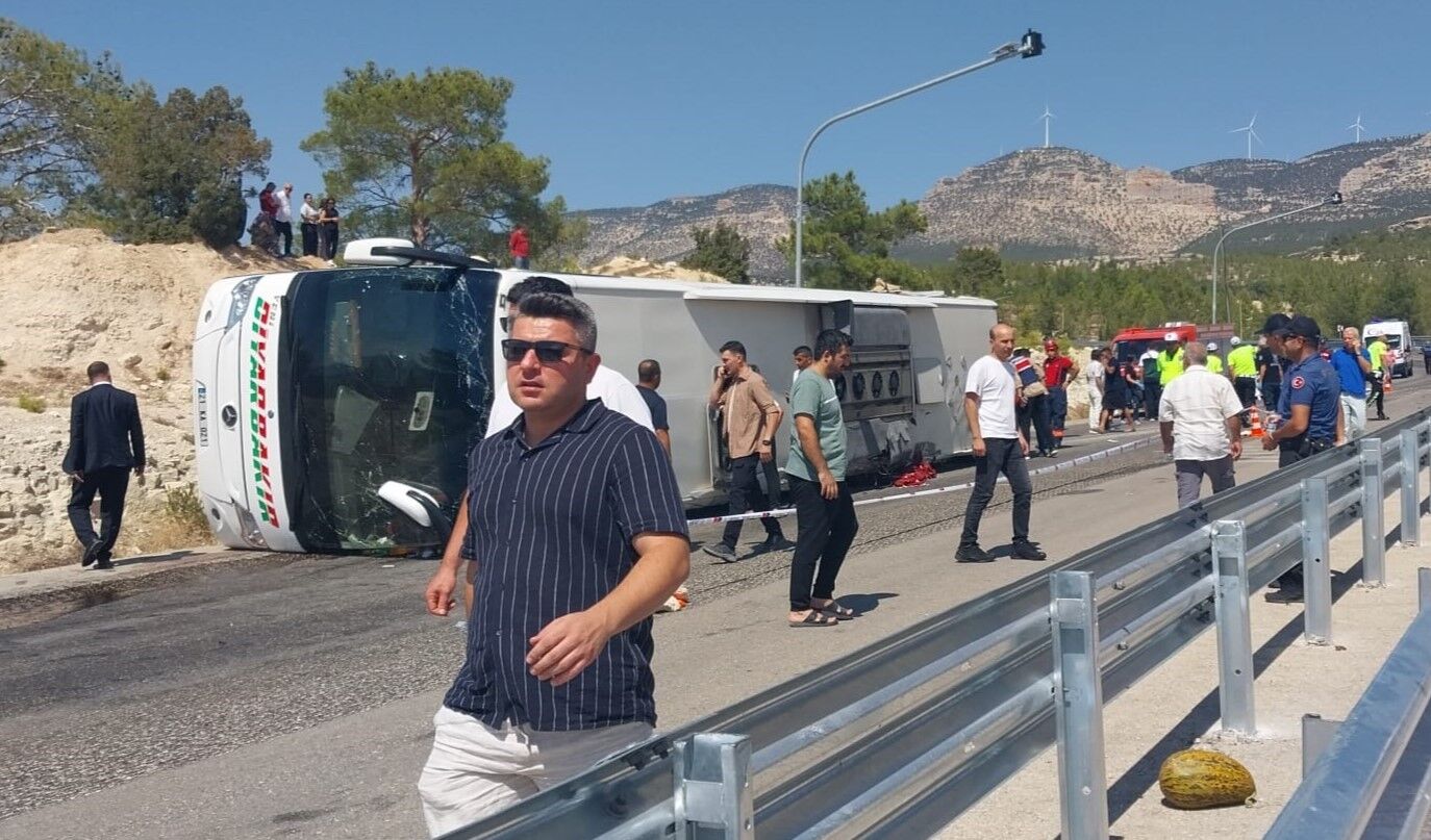 Otobüs kazasında ölenlerin kimlikleri belirlendi