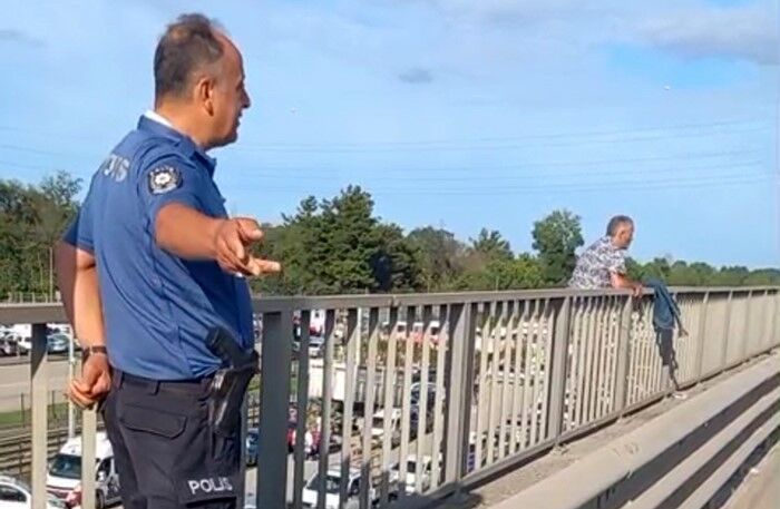 Viyadük üzerinde i*tihara kalkışan şahsı polis ikna etti