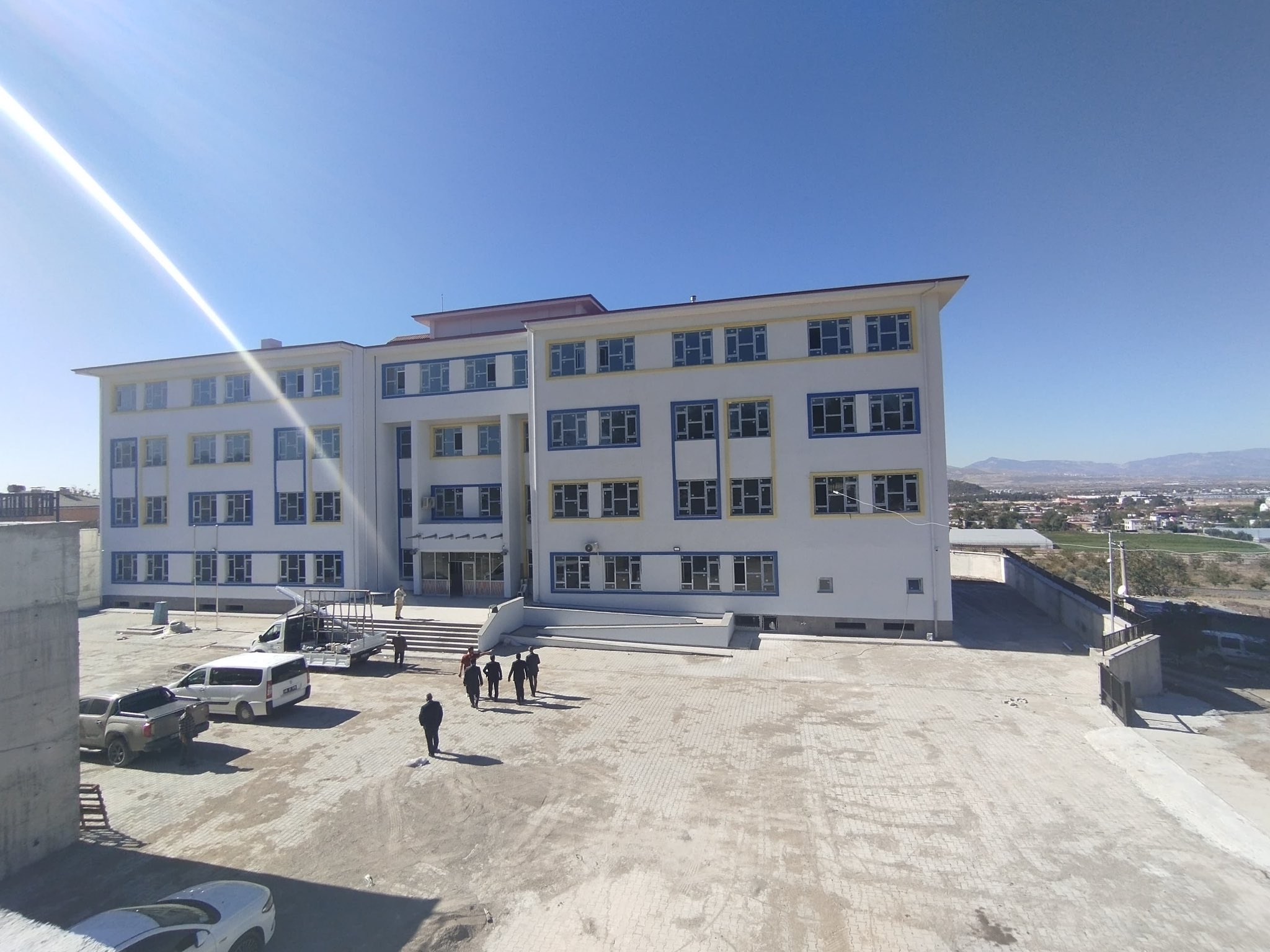 G4G H F Xj W U A Aye Dw