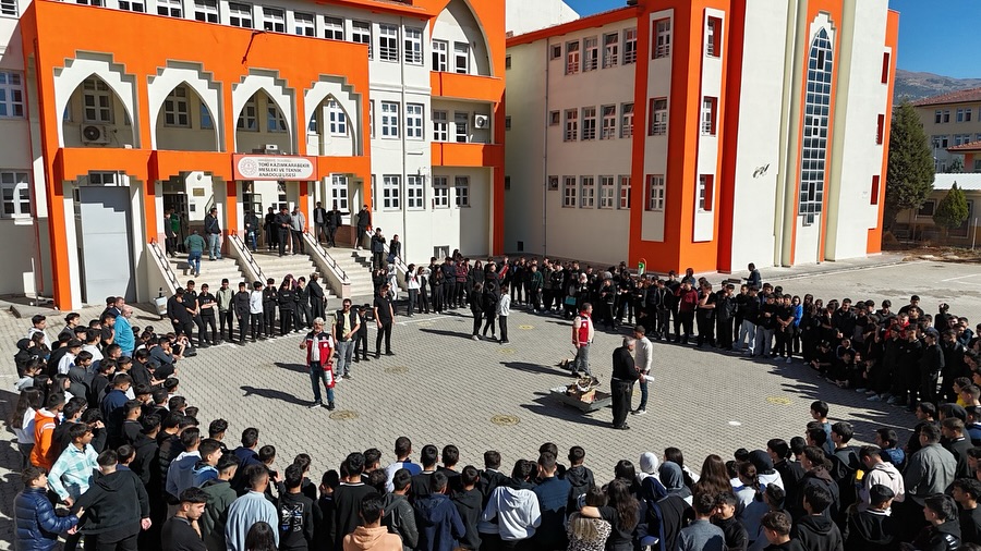 Kahramanmarasta Okullarda Es Zamanli Deprem Ve Yangin Tatbikati Gerceklestirildi