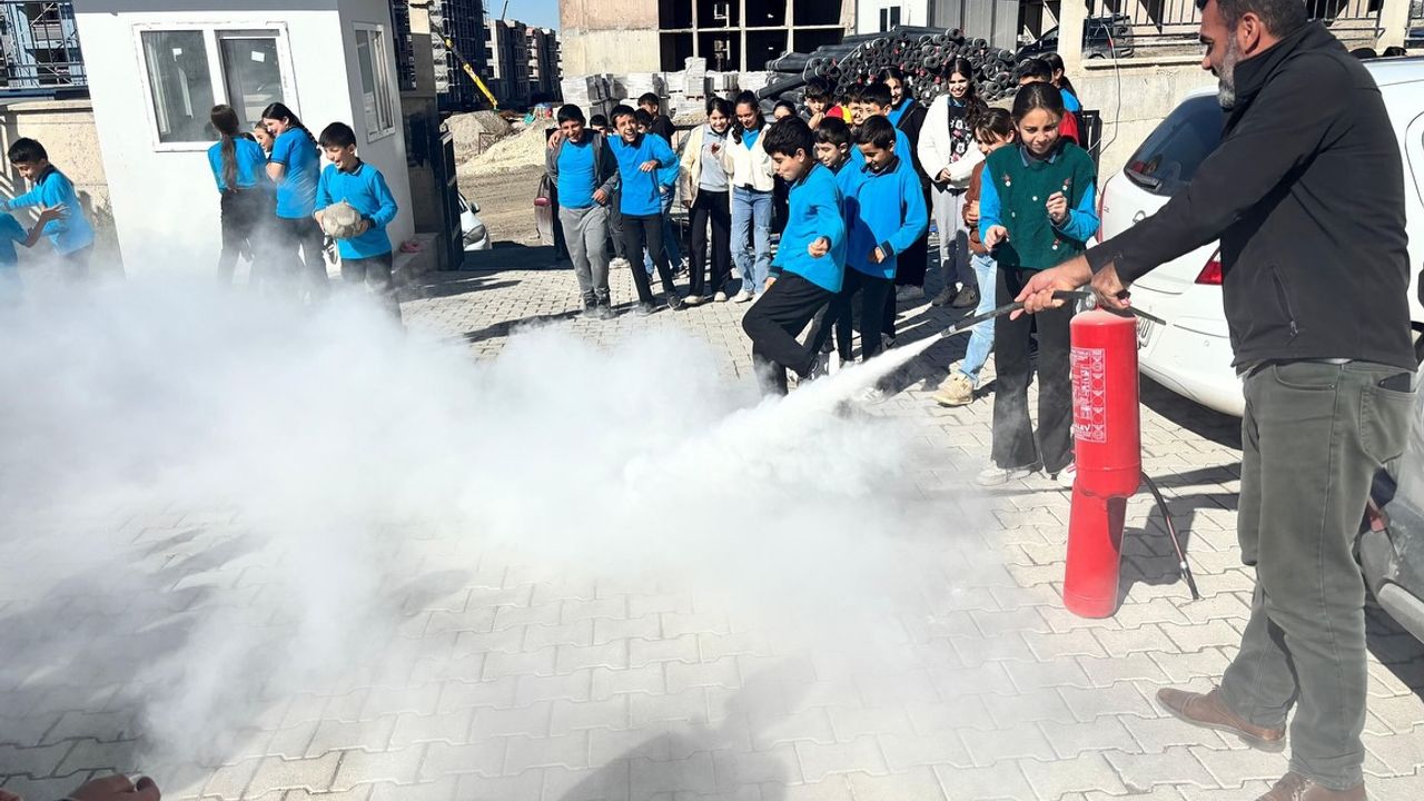 Kahramanmarasta Okullarda Es Zamanli Deprem Ve Yangin Tatbikati Gerceklestirildi2