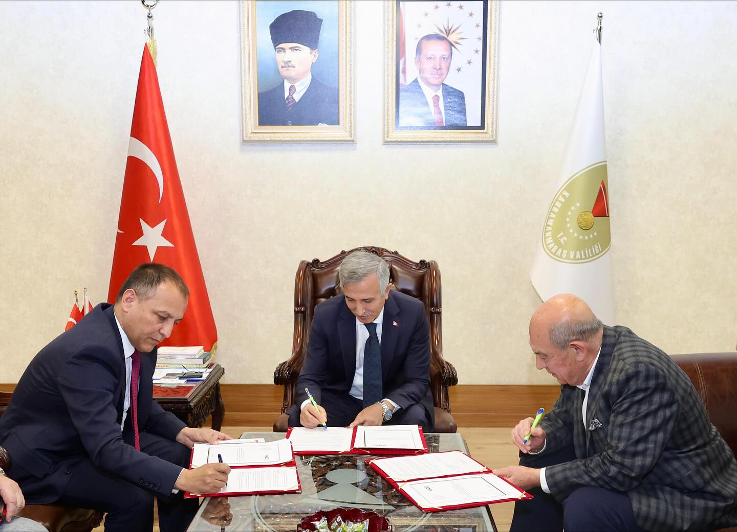 575684487 17853810489569096 4997620715432914807 N