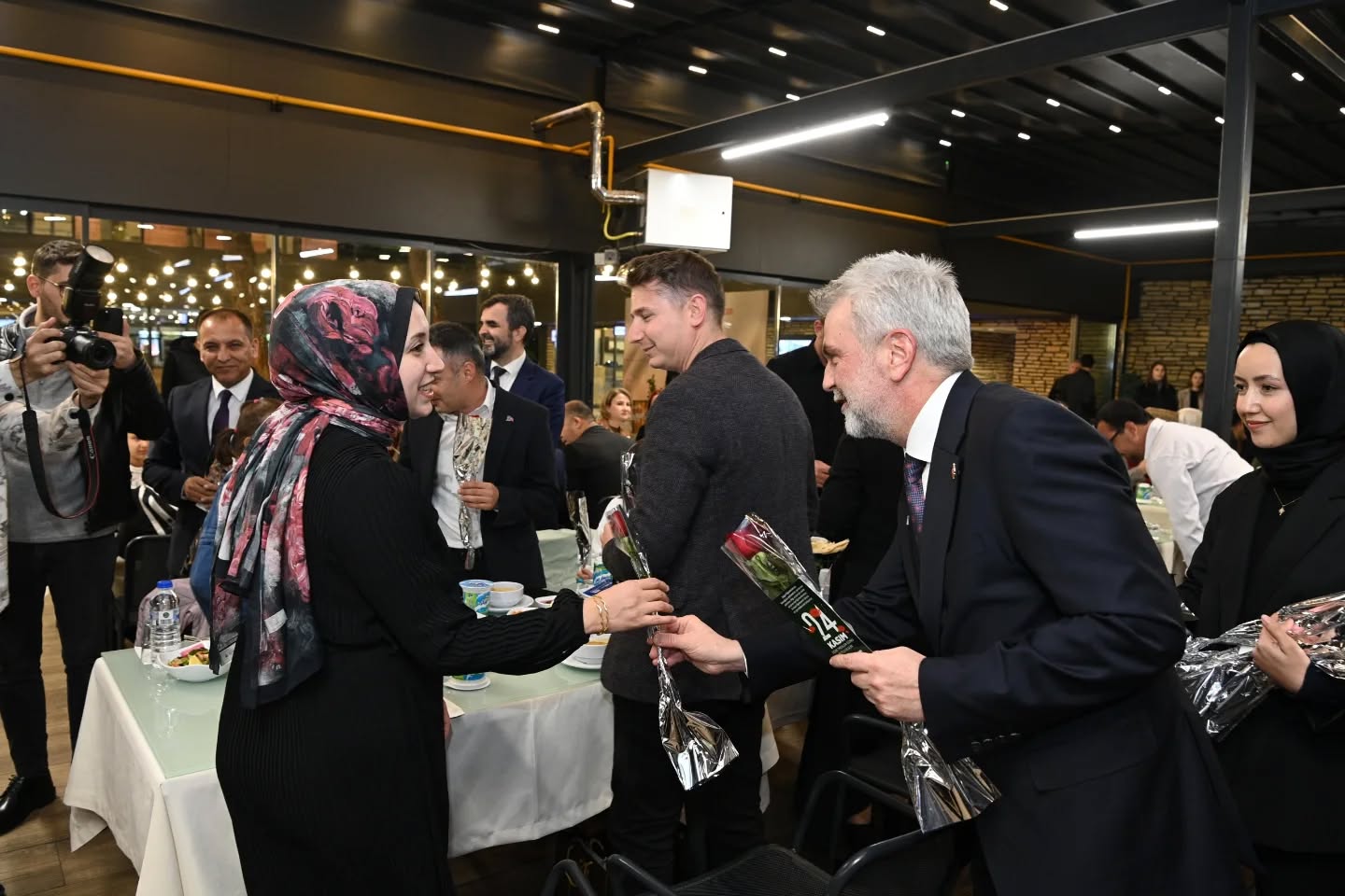 587996444 18186313600342651 7114355906626983810 N