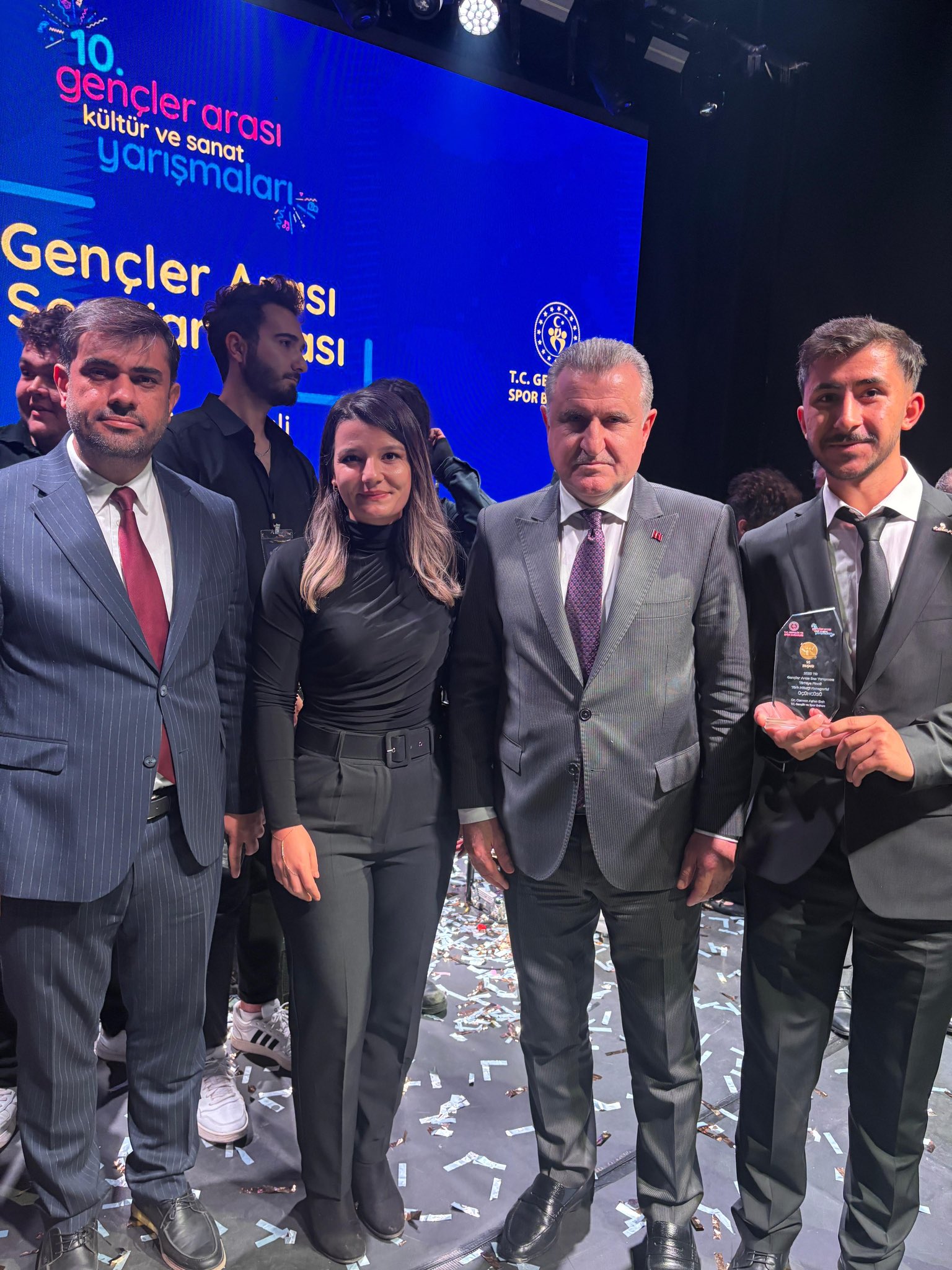 G4N Ct8 E X Q A Aqc8J