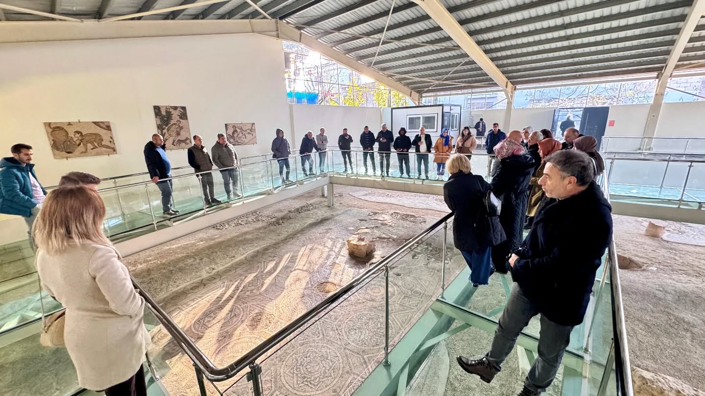 599912554 18187973263342651 5661144532561139833 N