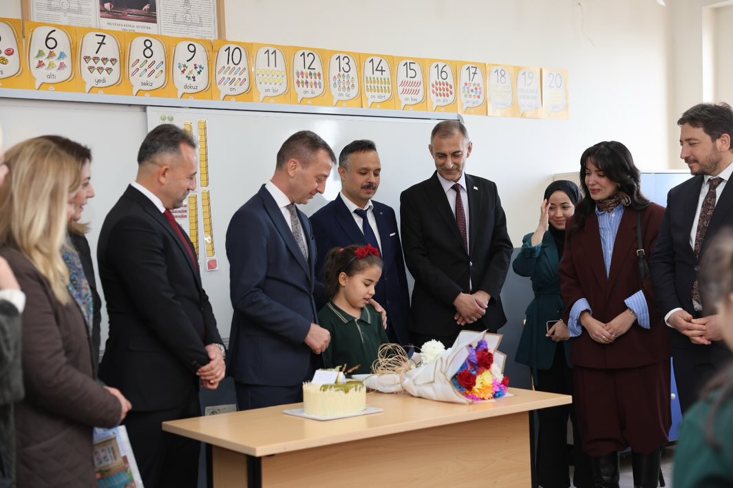 602853658 18188615893342651 4841709520807992784 N