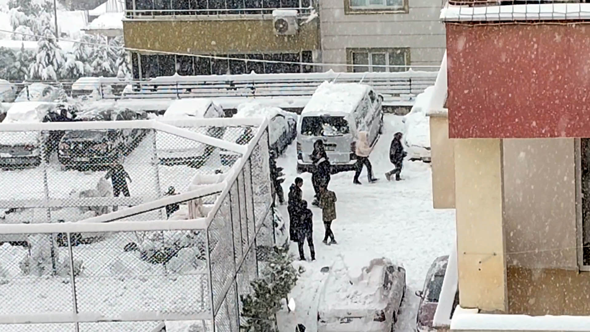 K A R Y A G I S I N I M U Z I K E S L I G I N D E O Y N A Y A R A K 1090639 323764