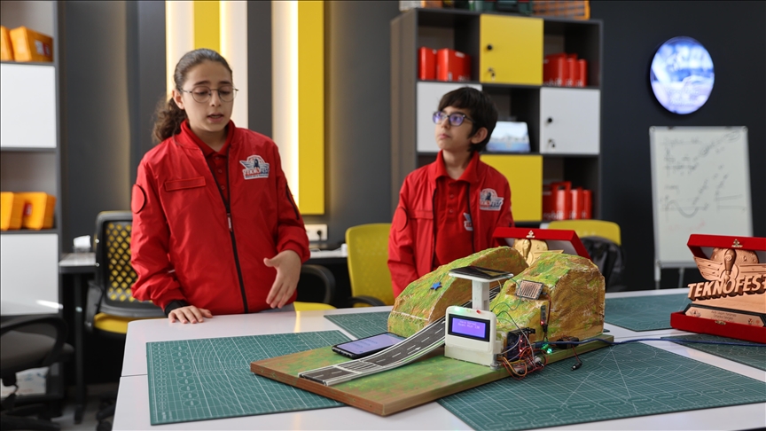 Thumbs B C Aef575005770F79B237Da194F167F201