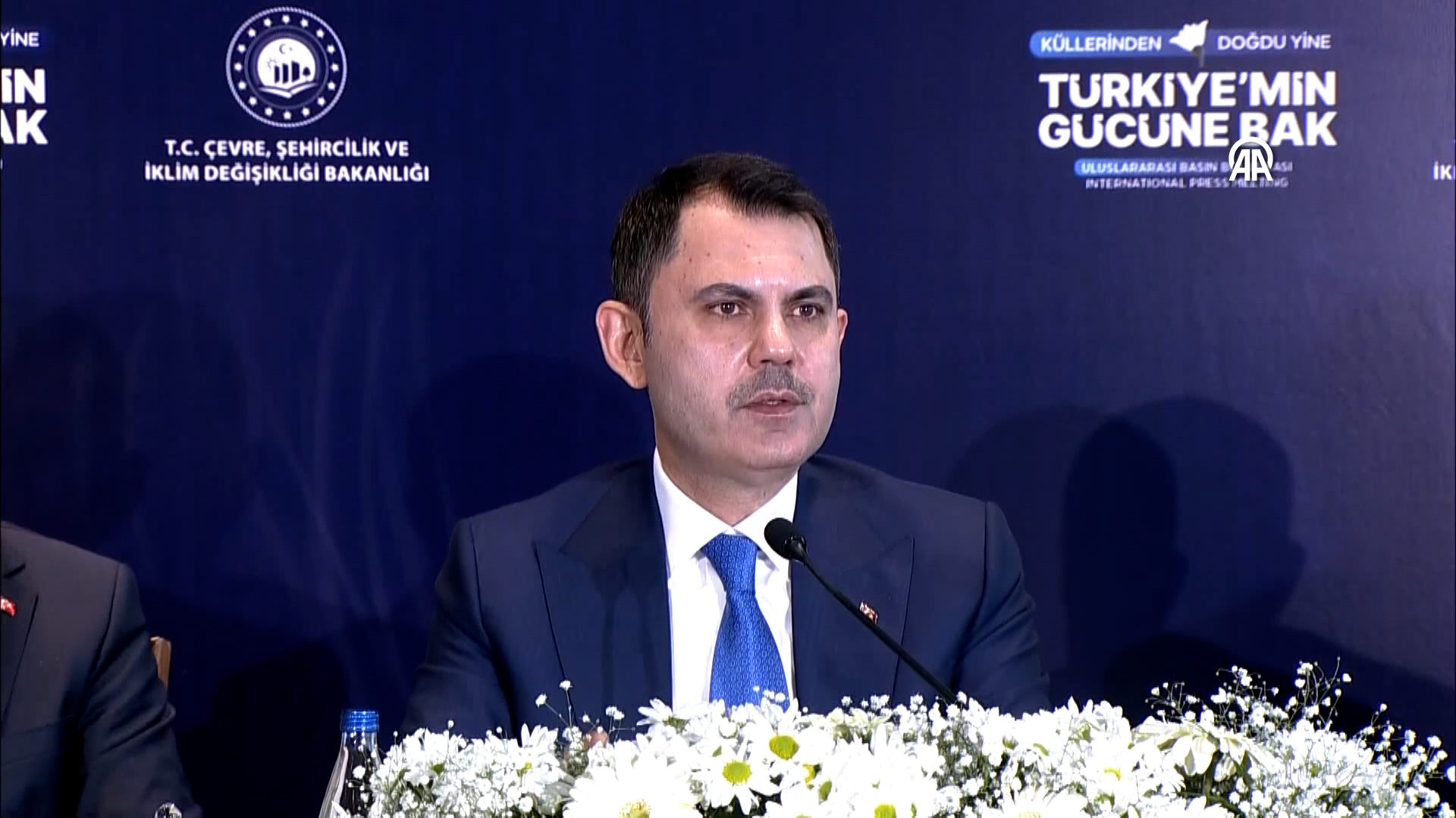 Deprem Video.00 03 39 46.Still001