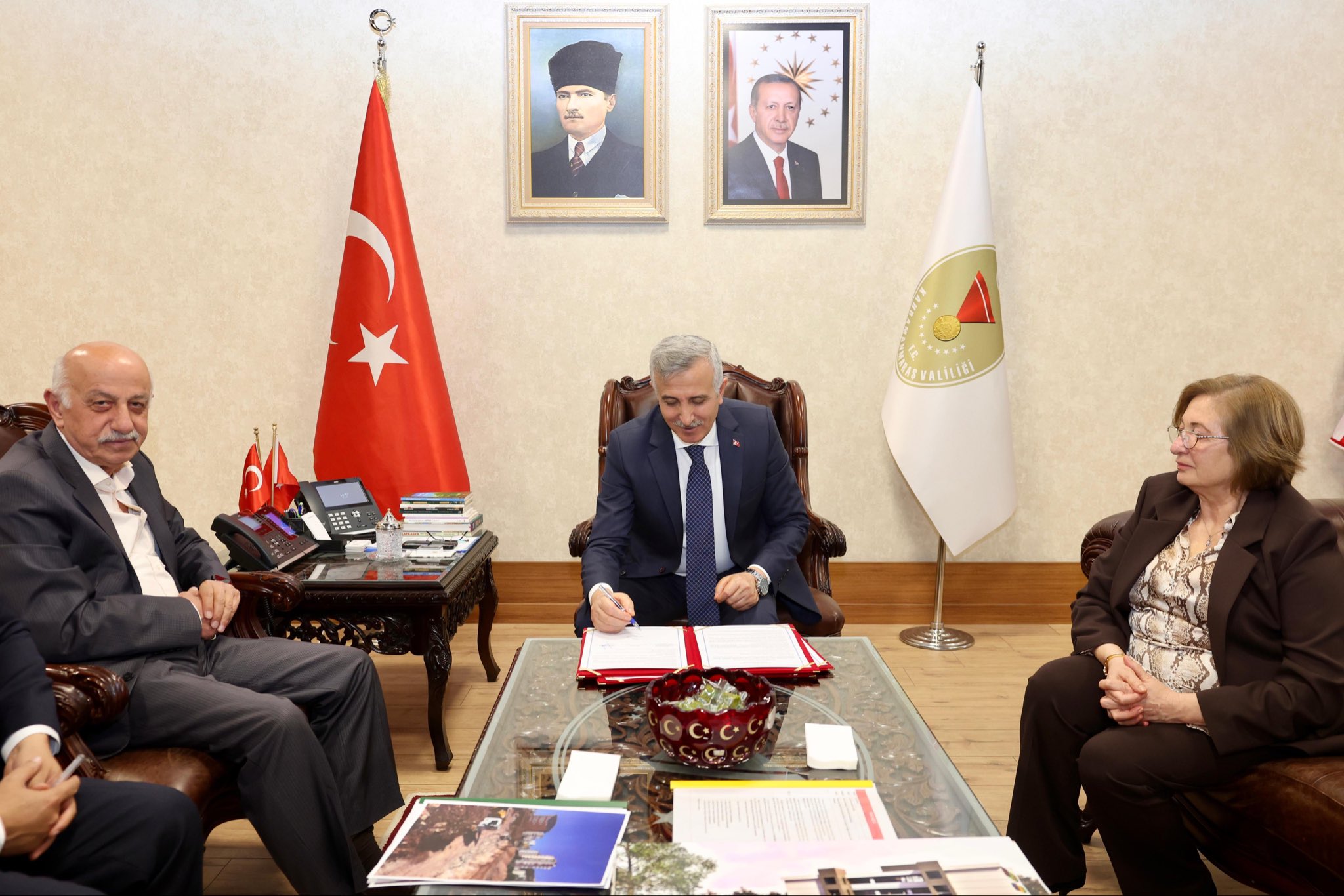 H A K Q Ad5B0 A Ao373