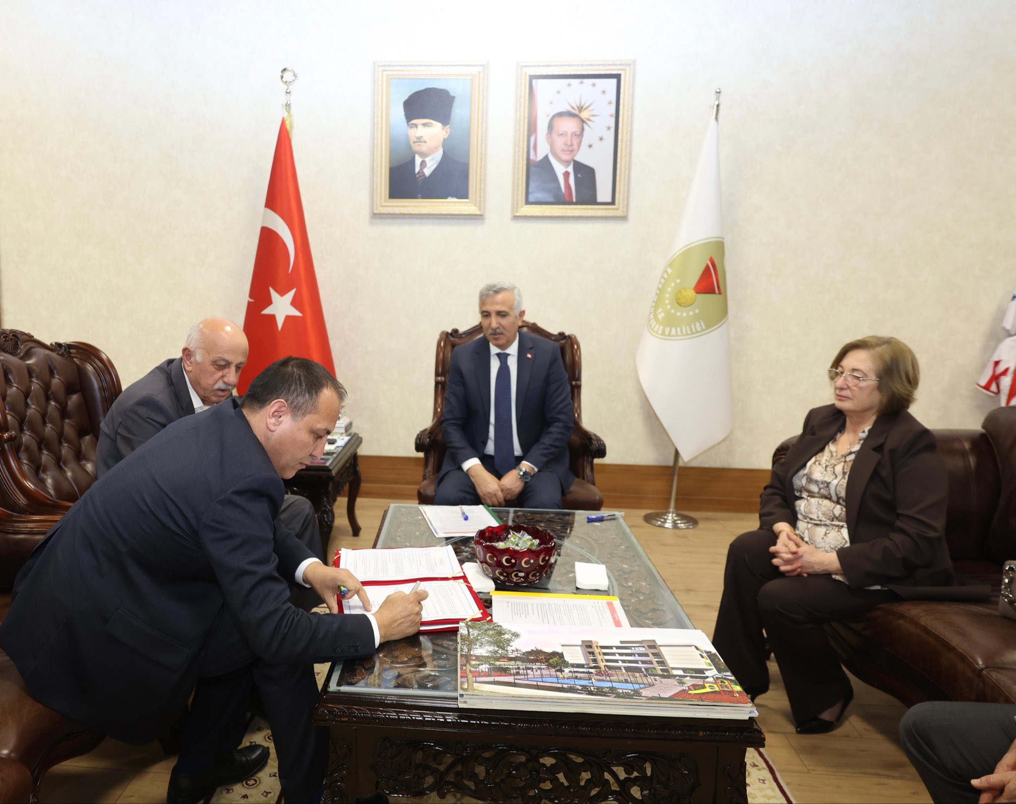 H A K Q Aqra A A E5U33