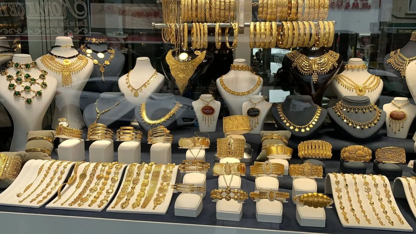 Kuyumcuya Gidince Sasirmayin-1