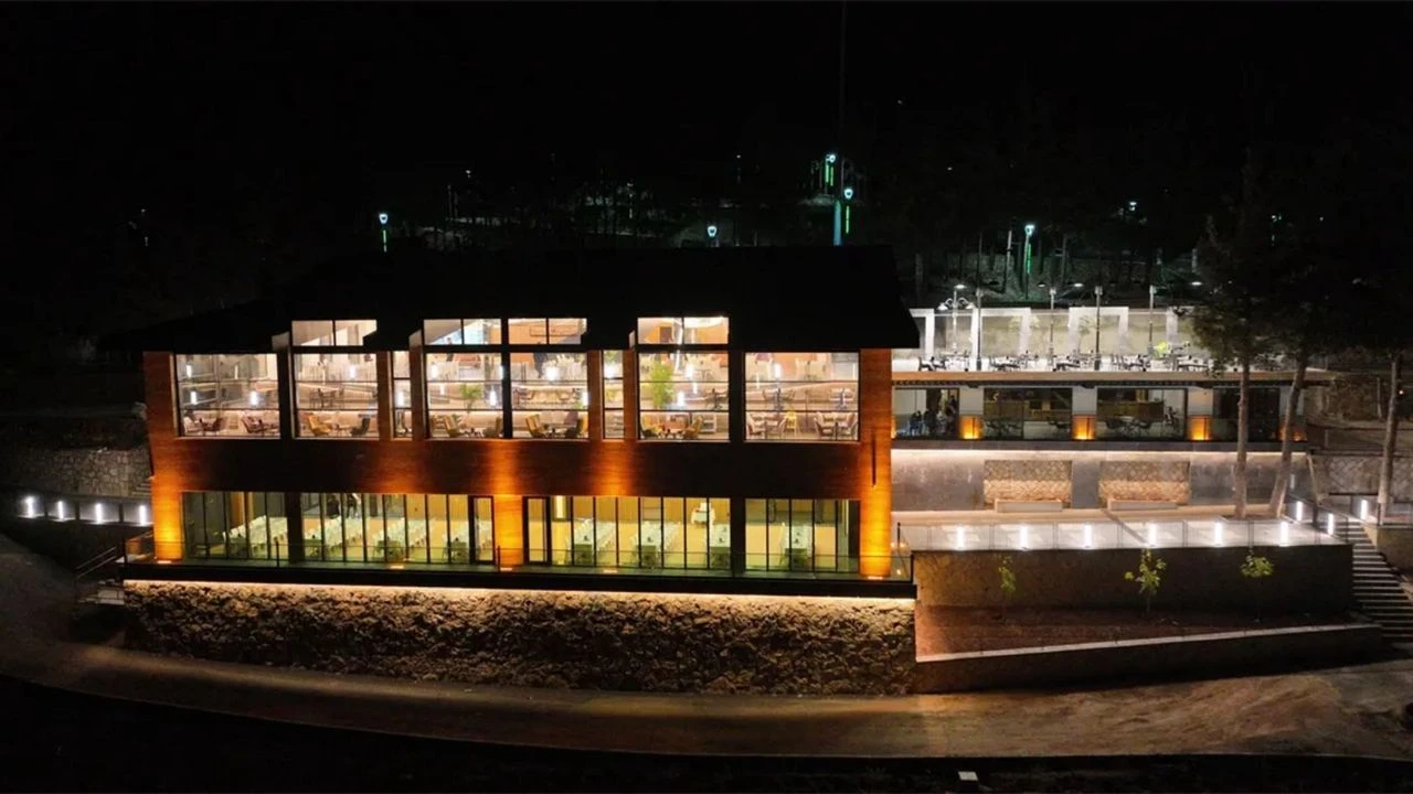 Tesis Gallery 89Aba6Ae 736A 4638 A114 5D428Dae7Da6-1