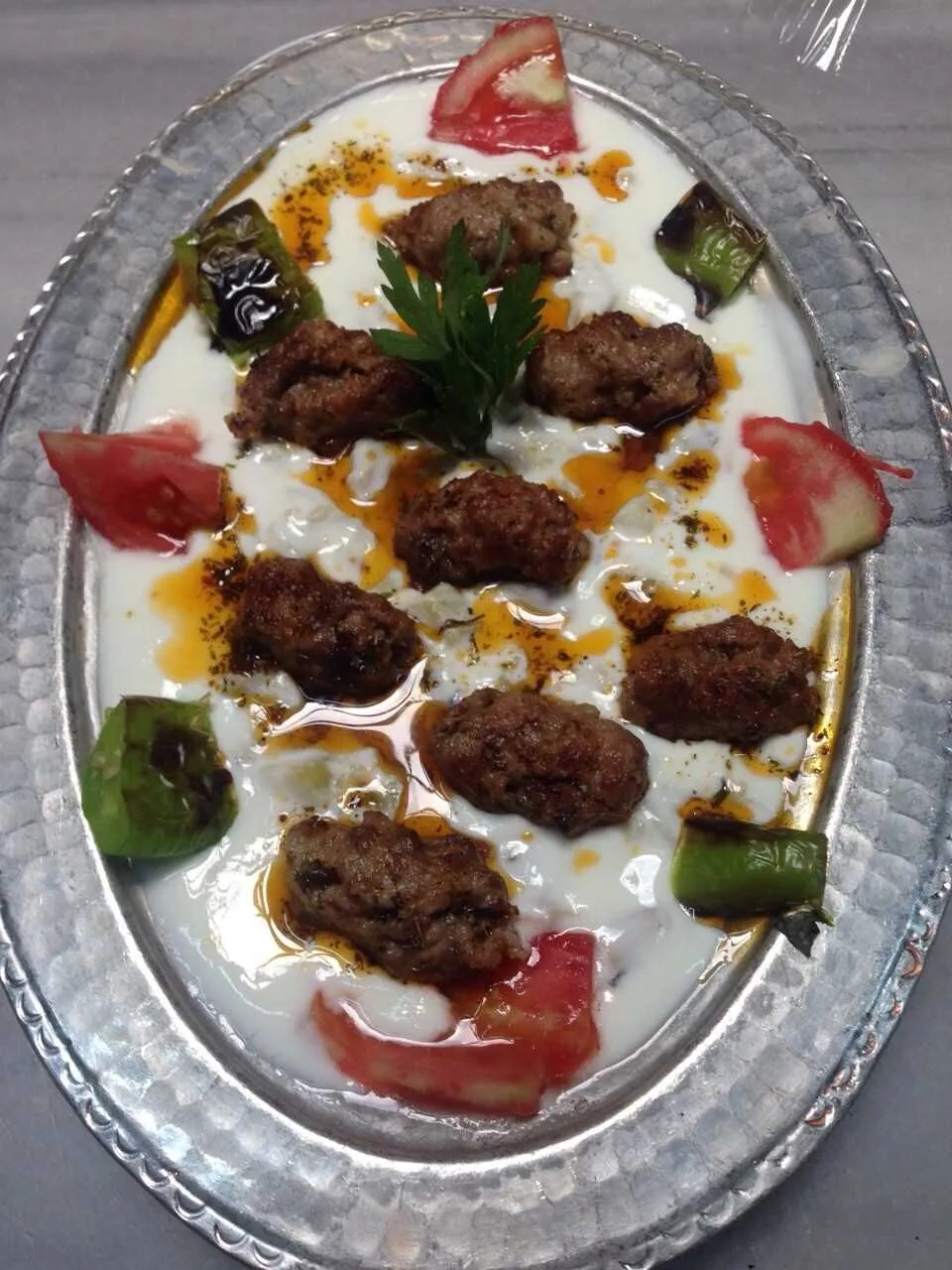 20161213085238878 Yogurtlu Kebap Hikmet Calis 1