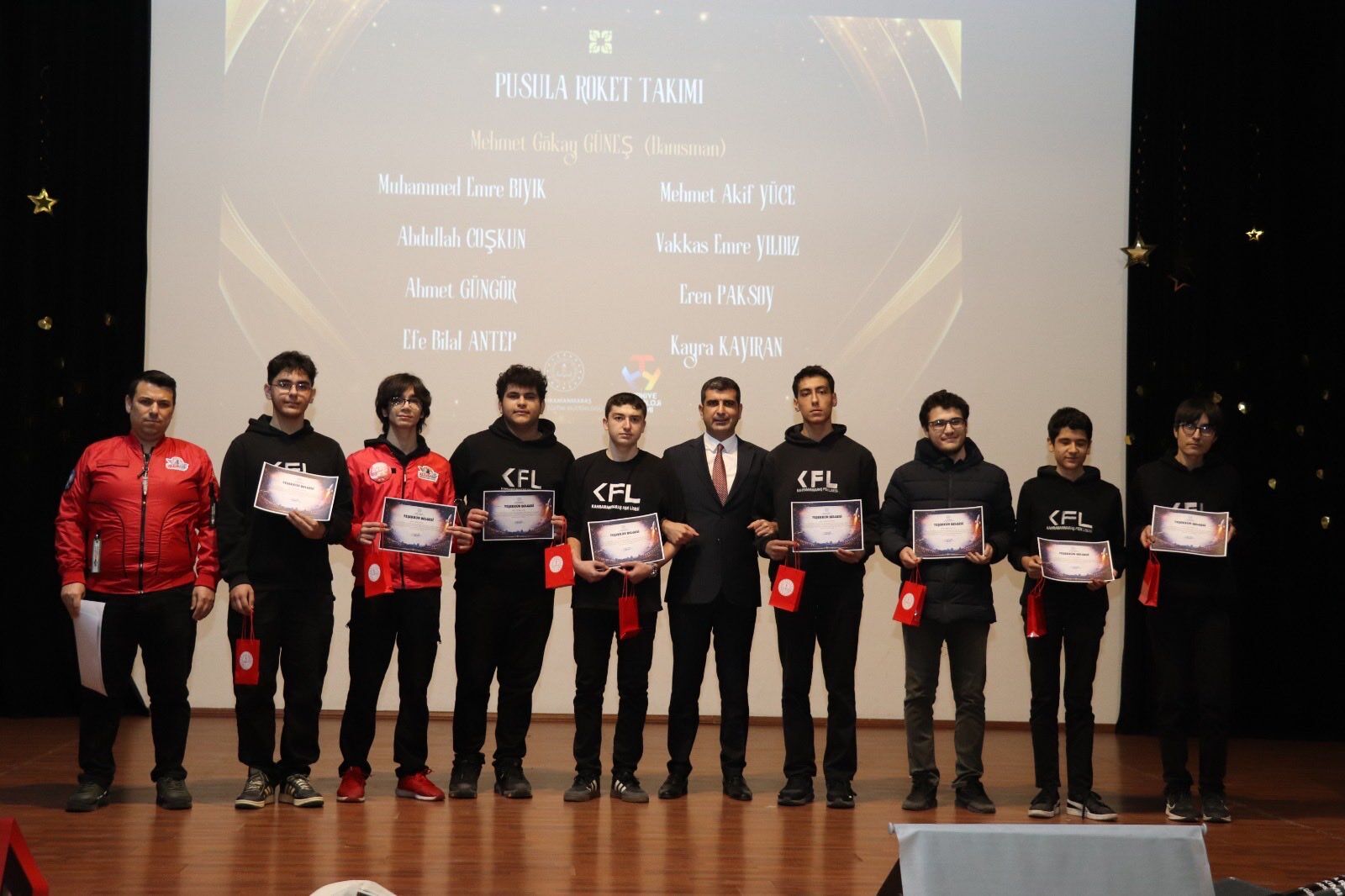 H C Uqkn X M A A4Tk G