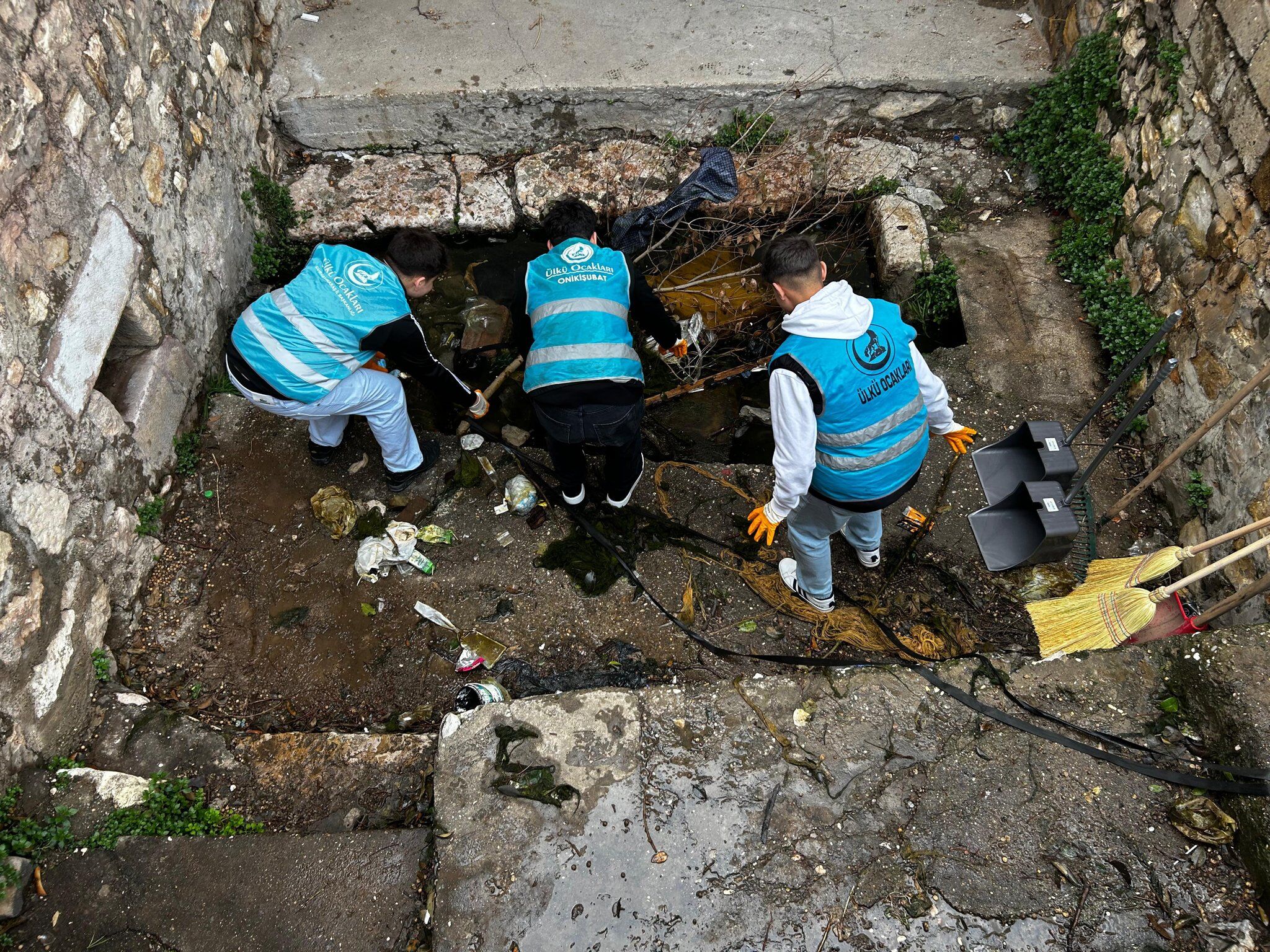 H Dj L8 Hja A A Av6S O