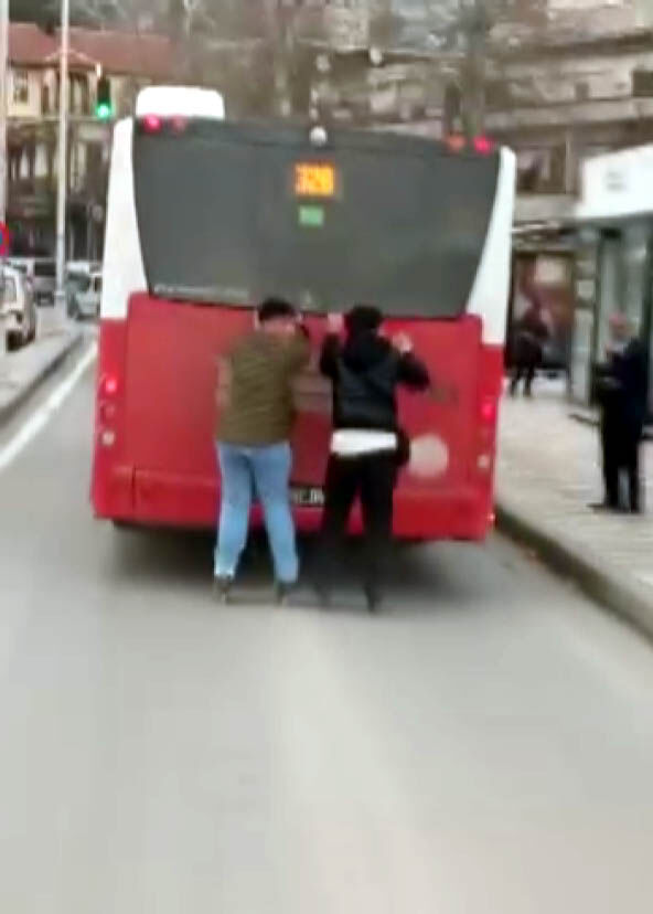 O T O B U S U N A R K A S I N A T U T U N A N P A T E N L I C O C U K L 1223305 363714