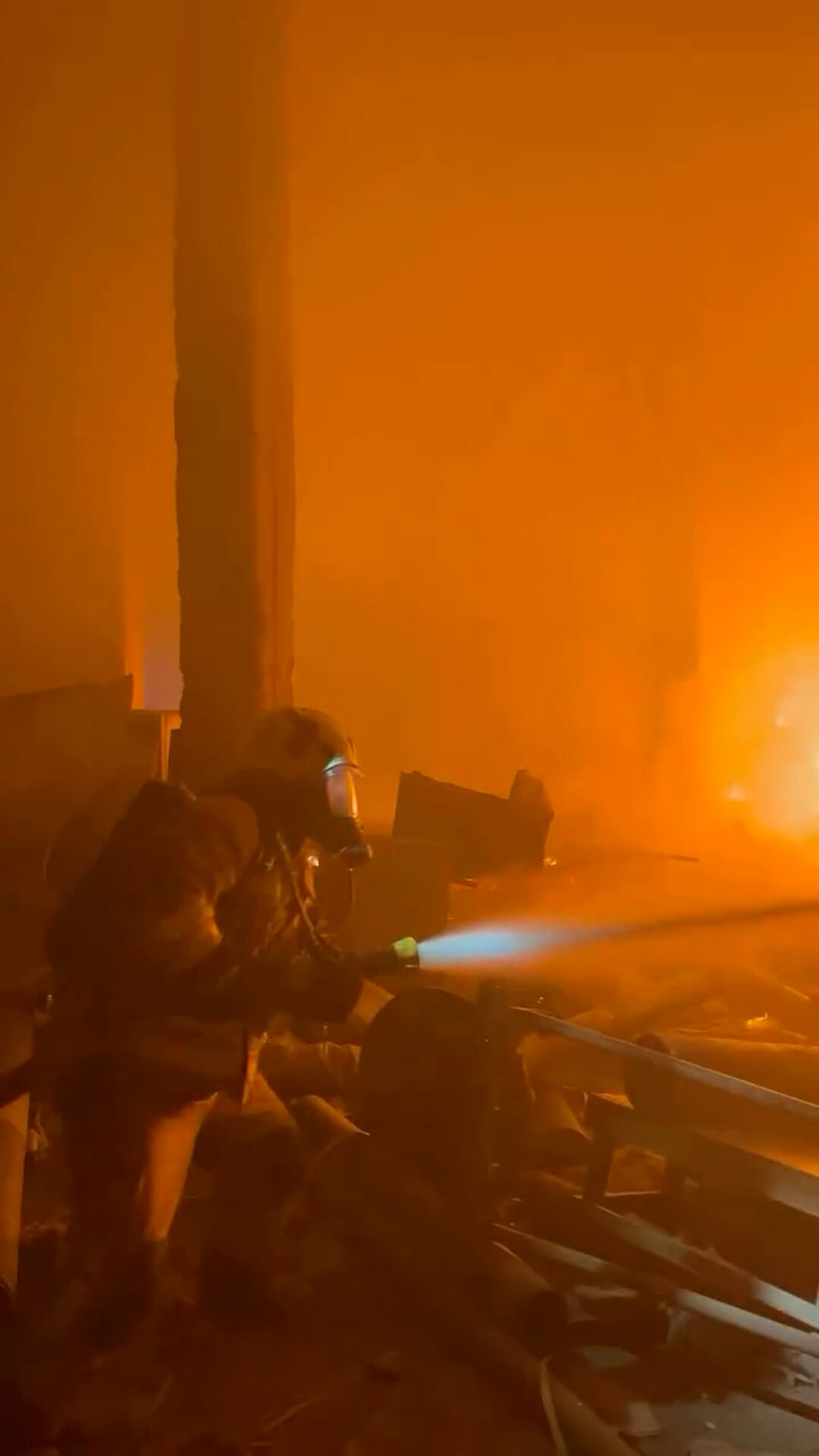 Sequence 01.00 00 17 22.Still002